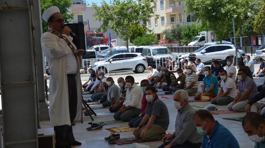 Diyanetten Cuma hutbesinde sosyal mesafe ve hijyen uyarısı