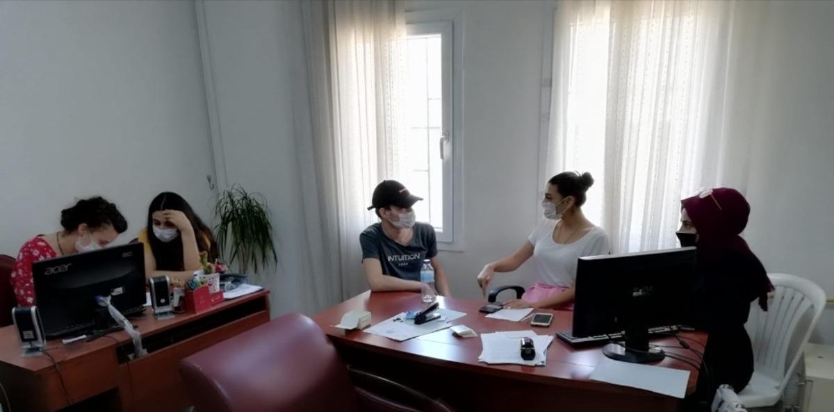 Doğru tercih i&ccedil;in rehberlik Y&uuml;reğir Belediyesi&rsquo;nden