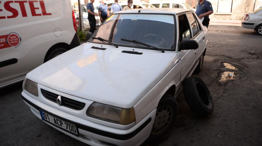 Film gibi hırsızlık! Lastiğini patlatıp 43 bin lirasını &ccedil;aldılar