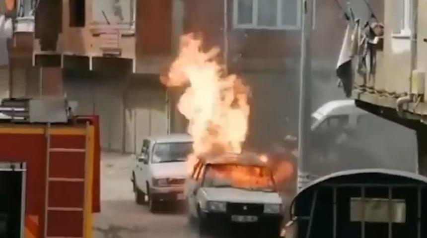 Park halindeki ara&ccedil;ta &ccedil;ıkan yangın korku dolu anlar yaşattı