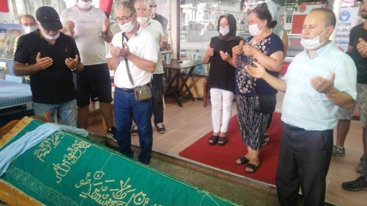 Son yolculuğuna 33 yıl &ccedil;alıştığı işyerinin &ouml;n&uuml;nden uğurlandı