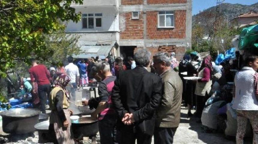 D&uuml;ğ&uuml;nlerde her t&uuml;rl&uuml; yemek ve ikramlan yasaklandı