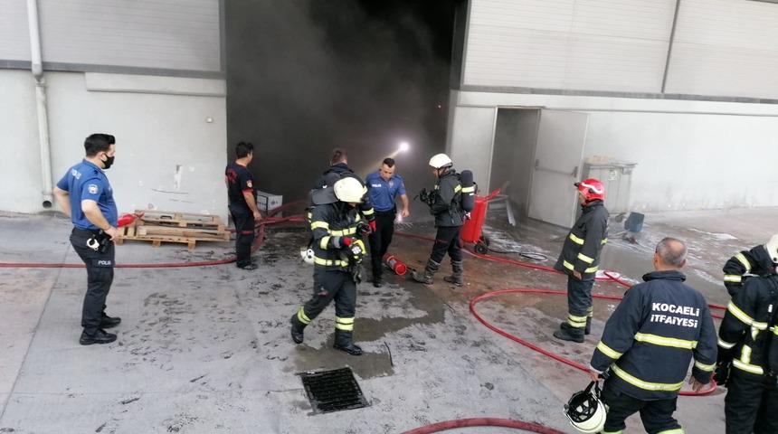 Gebze'de, yağ fabrikasında korkutan yangın