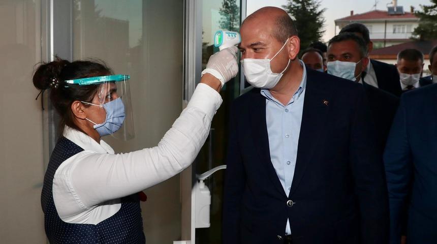 Ateşini bile ölçtürdü! İçişleri Bakanı Süleyman Soylu'dan düğün denetimi