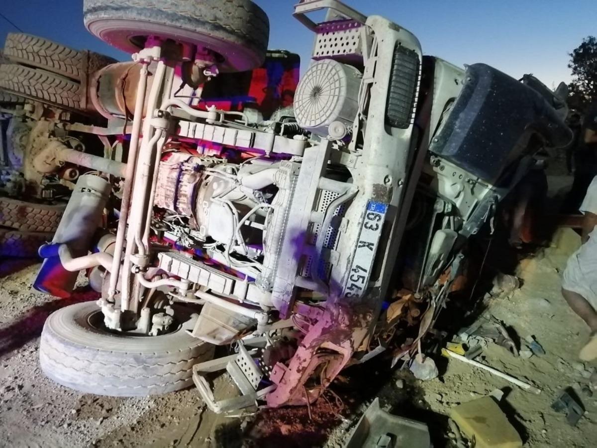 Elazığ&rsquo;da beton mikseri devrildi: 1 yaralı