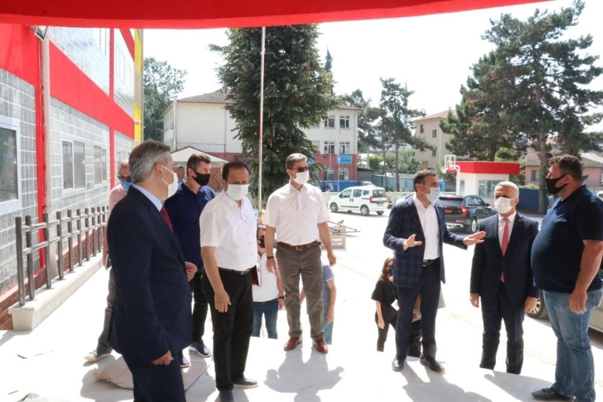 Vali Atay, yapımı devam eden okulları gezdi