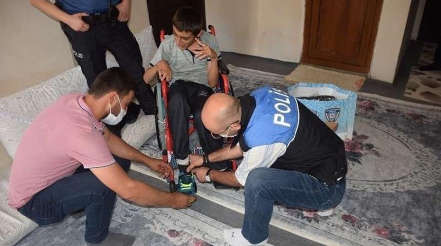 Hakkari polisi engellileri sevindirmeye devam ediyor