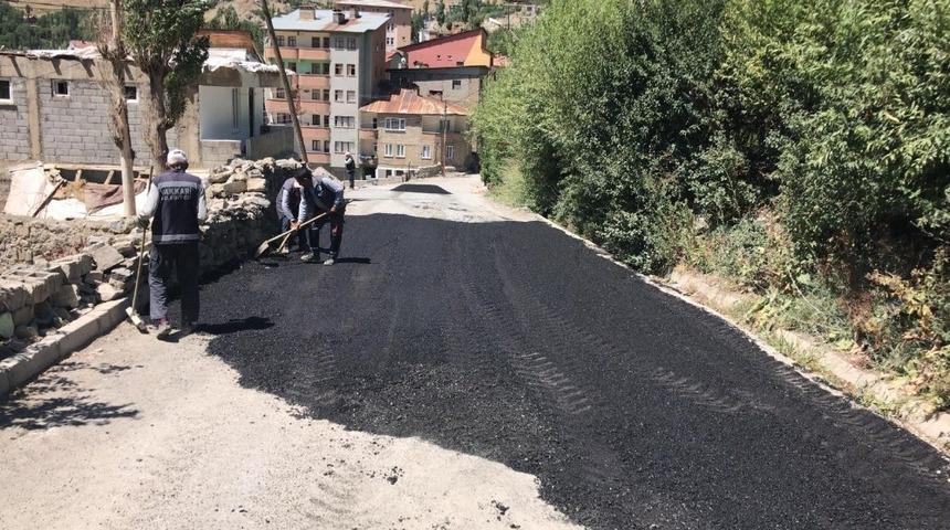 Hakkari&rsquo;de yama asfalt &ccedil;alışmaları s&uuml;r&uuml;yor