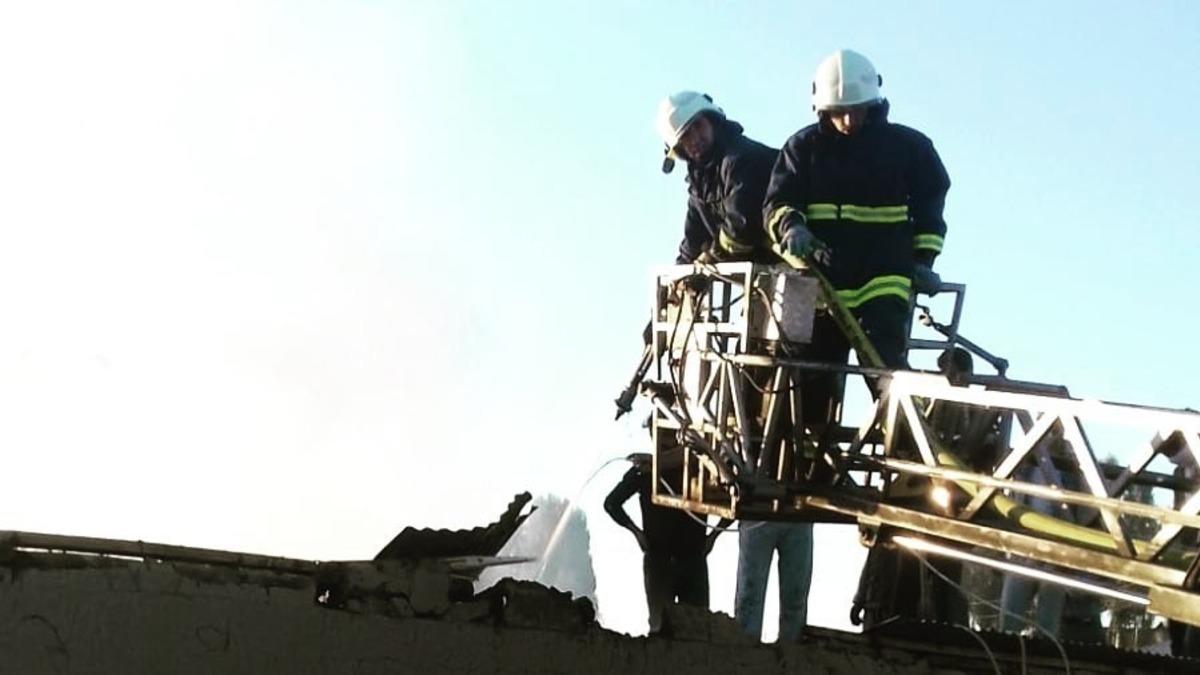 &Ouml;zalp&rsquo;ta samanlık yangını