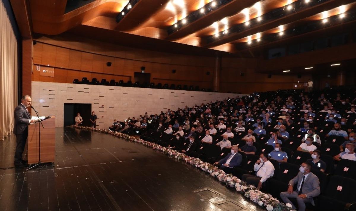 Sahadaki personele maske-mesafe uyarısı