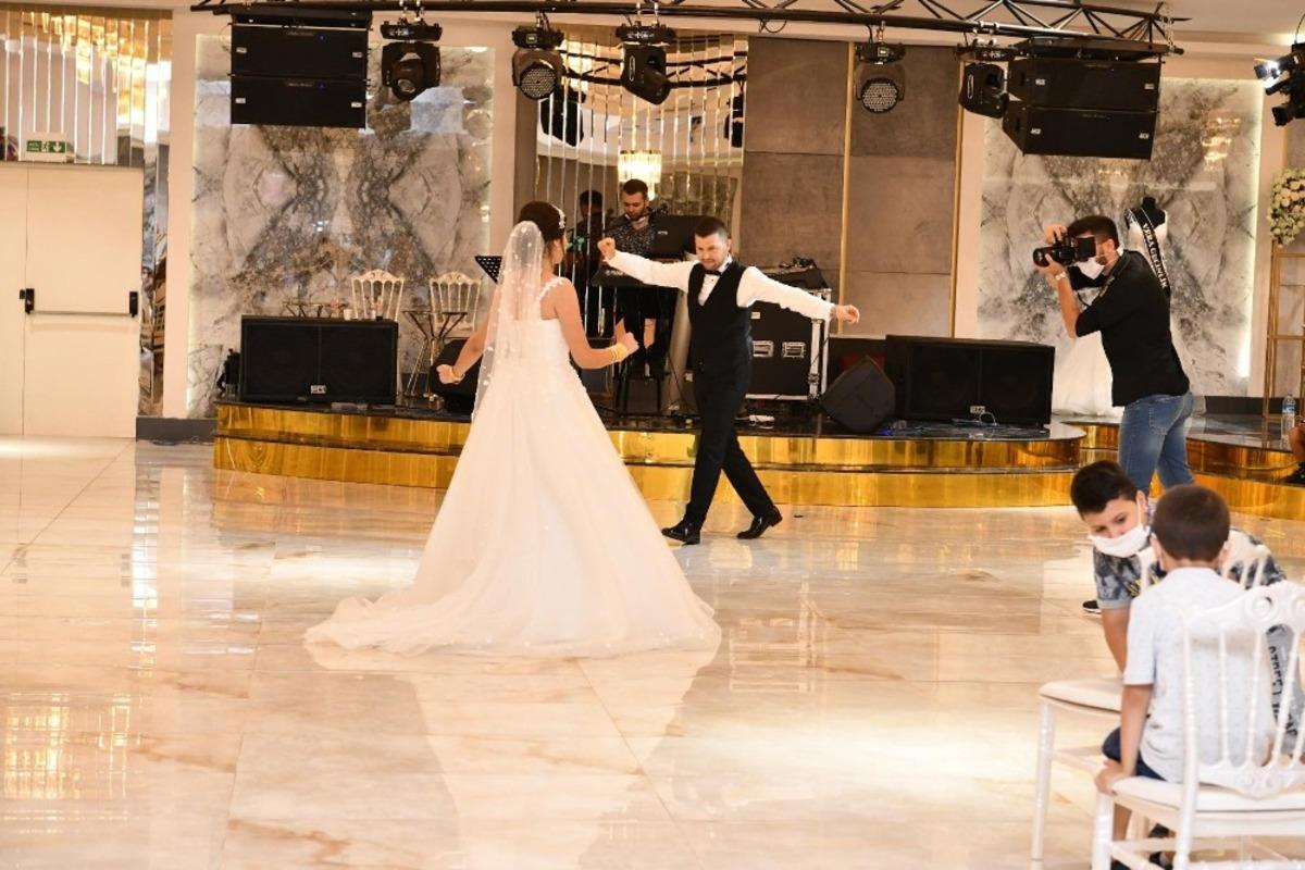 Isparta&rsquo;da d&uuml;ğ&uuml;n salonlarına Covid-19 denetimi