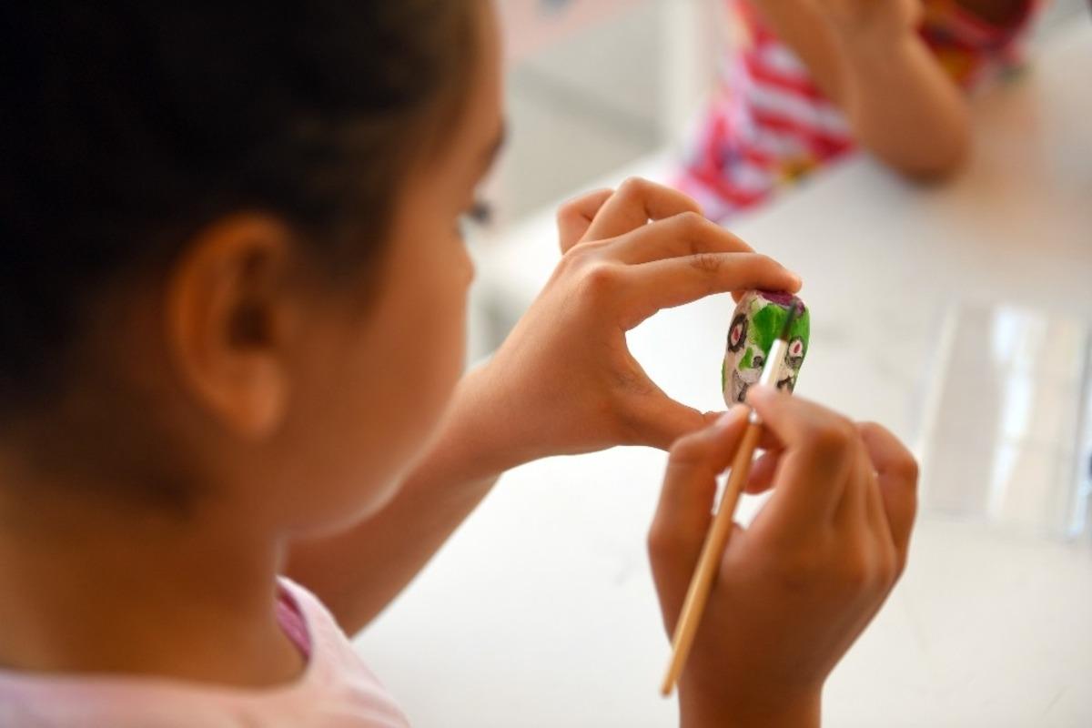 Mersin B&uuml;y&uuml;kşehir Belediyesinden &ccedil;ocuklara &lsquo;Taş Boyama At&ouml;lyesi&rsquo;