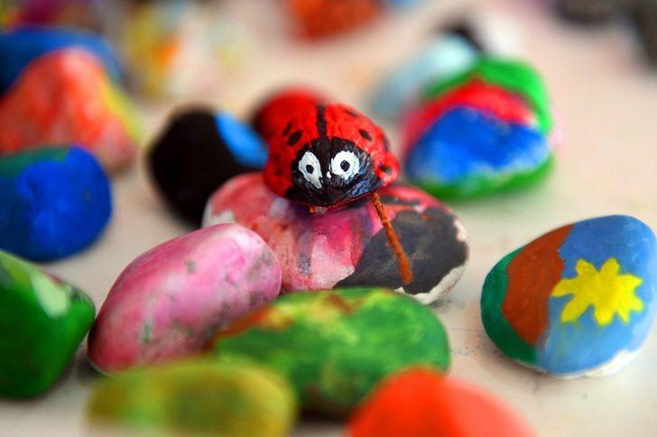 Mersin Büyükşehir Belediyesinden çocuklara ‘Taş Boyama Atölyesi’ G4