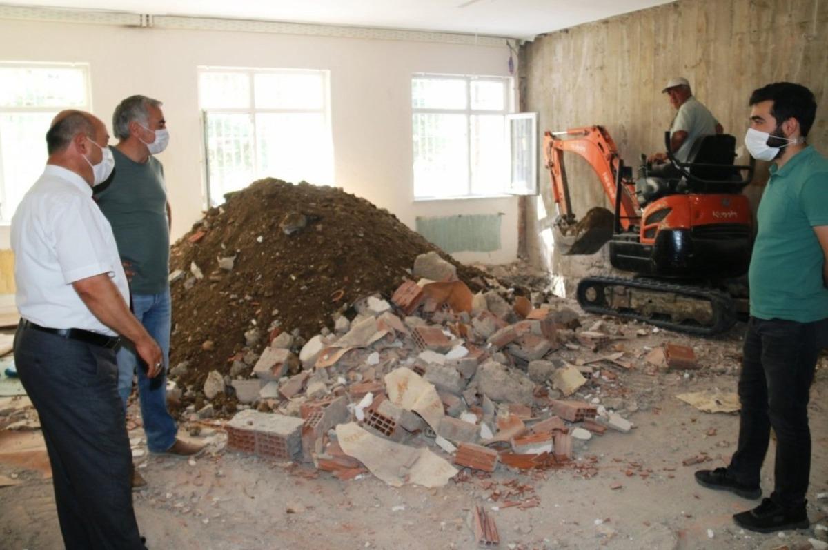 Okullarda deprem g&uuml;&ccedil;lendirme &ccedil;alışmaları