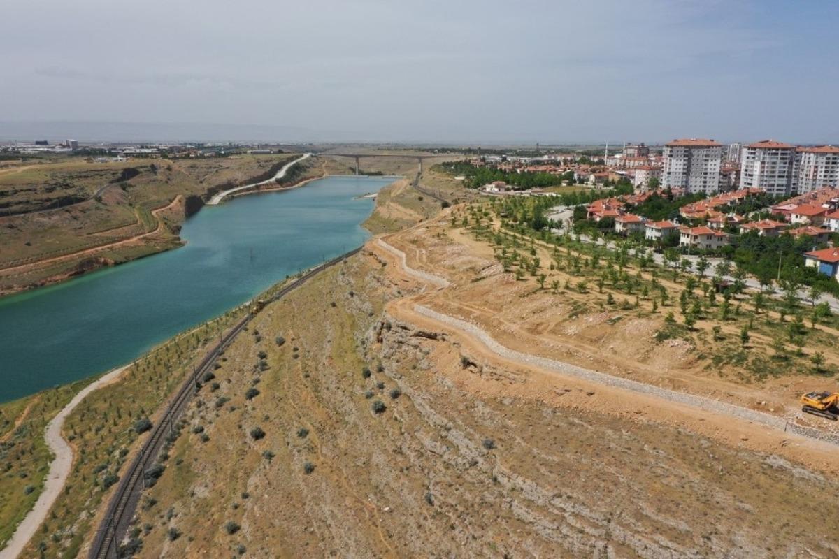 Yeşilyurt Belediyesi, millet bah&ccedil;esindeki &ccedil;alışmaları yoğunlaştırdı