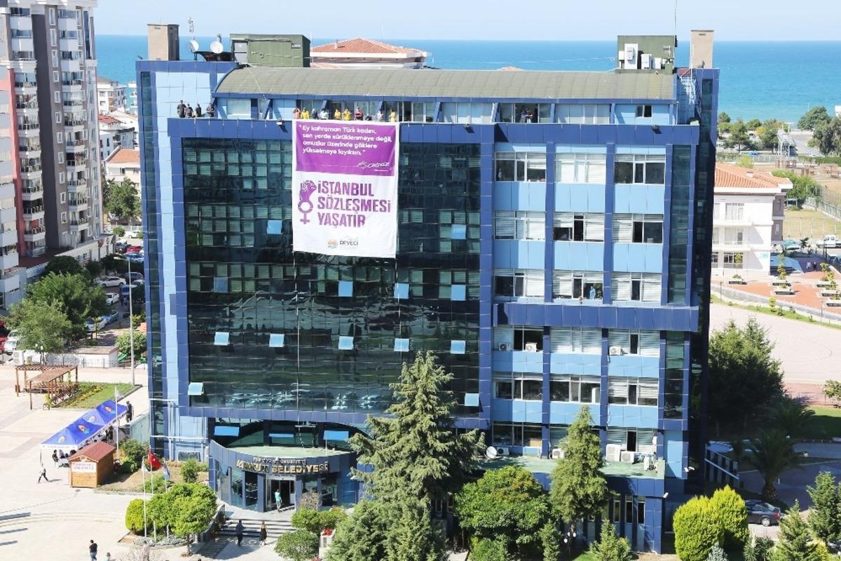 Başkan Deveci: "Kadına şiddeti &ouml;nlemeliyiz"