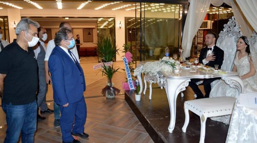 Benli&rsquo;den d&uuml;ğ&uuml;n salonlarında maske ve sosyal mesafe denetimi