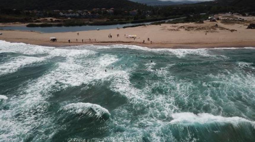 Ağva'da dalgalar arasında kayboldu! Ailesi sinir krizi ge&ccedil;irdi