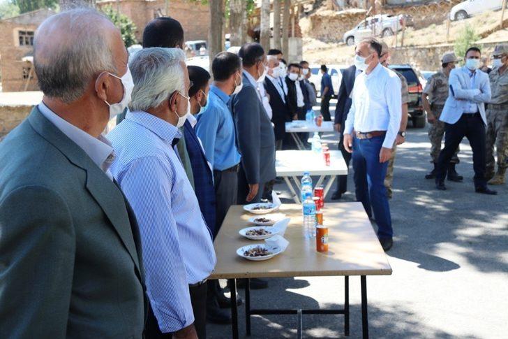 Vali Çağatay, deprem bölgesindeki muhtarlarla bir araya geldi G4