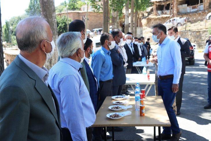 Vali Çağatay, deprem bölgesindeki muhtarlarla bir araya geldi G5