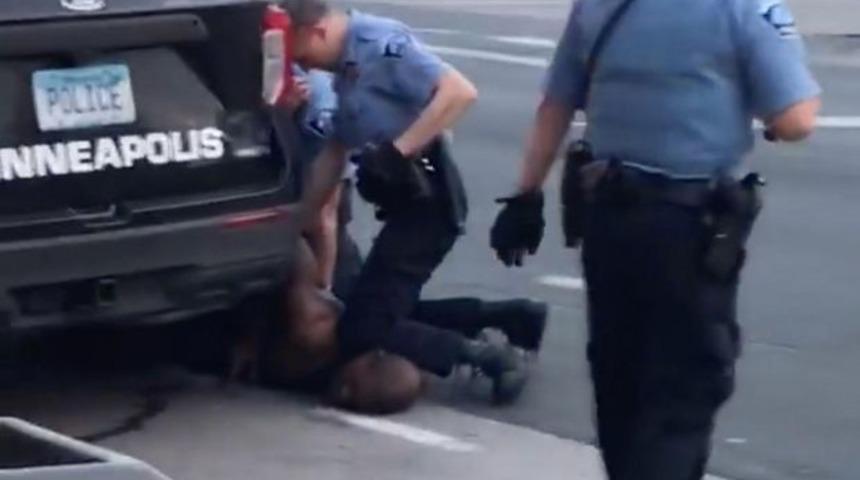 George Floyd'u &ouml;ld&uuml;ren polislerin gizli tutulan v&uuml;cut kamerası g&ouml;r&uuml;nt&uuml;leri yayınlanacak