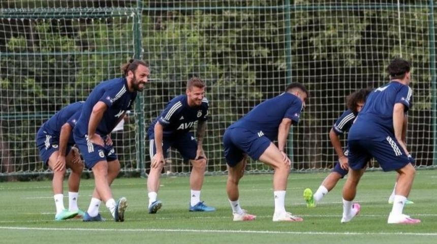 Fenerbahçe'de Kovid-19 testleri negatif çıktı