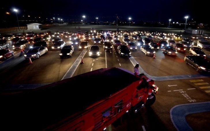 Yeşilçam klasiği ‘Selvi Boylum Al Yazmalım’ı araçlarından izlediler G2