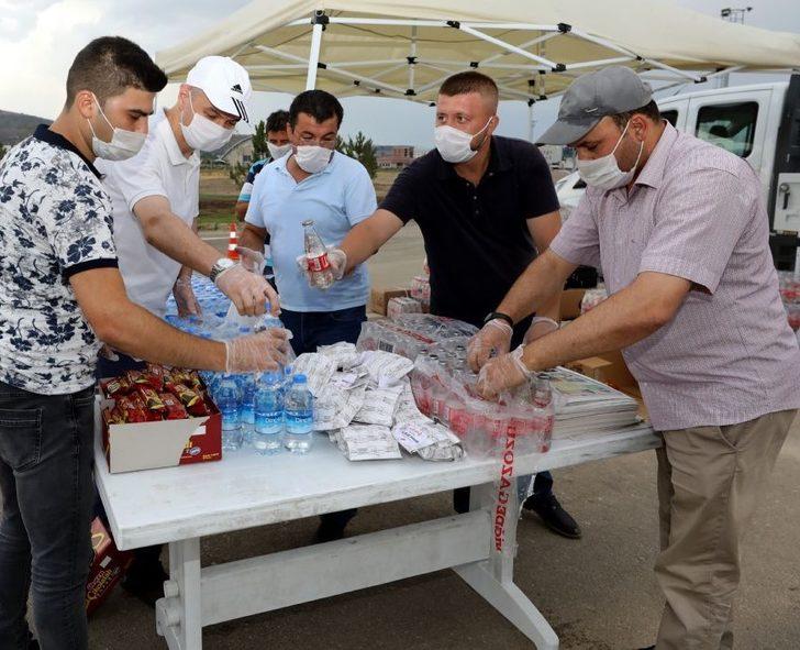 Yeşilçam klasiği ‘Selvi Boylum Al Yazmalım’ı araçlarından izlediler G3