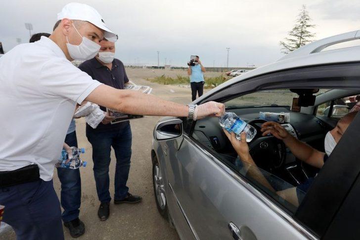 Yeşilçam klasiği ‘Selvi Boylum Al Yazmalım’ı araçlarından izlediler G4