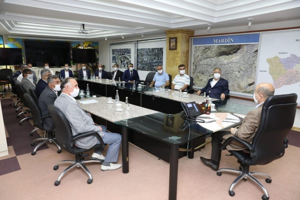 Vali Demirtaş muhtar buluşmalarına devam ediyor