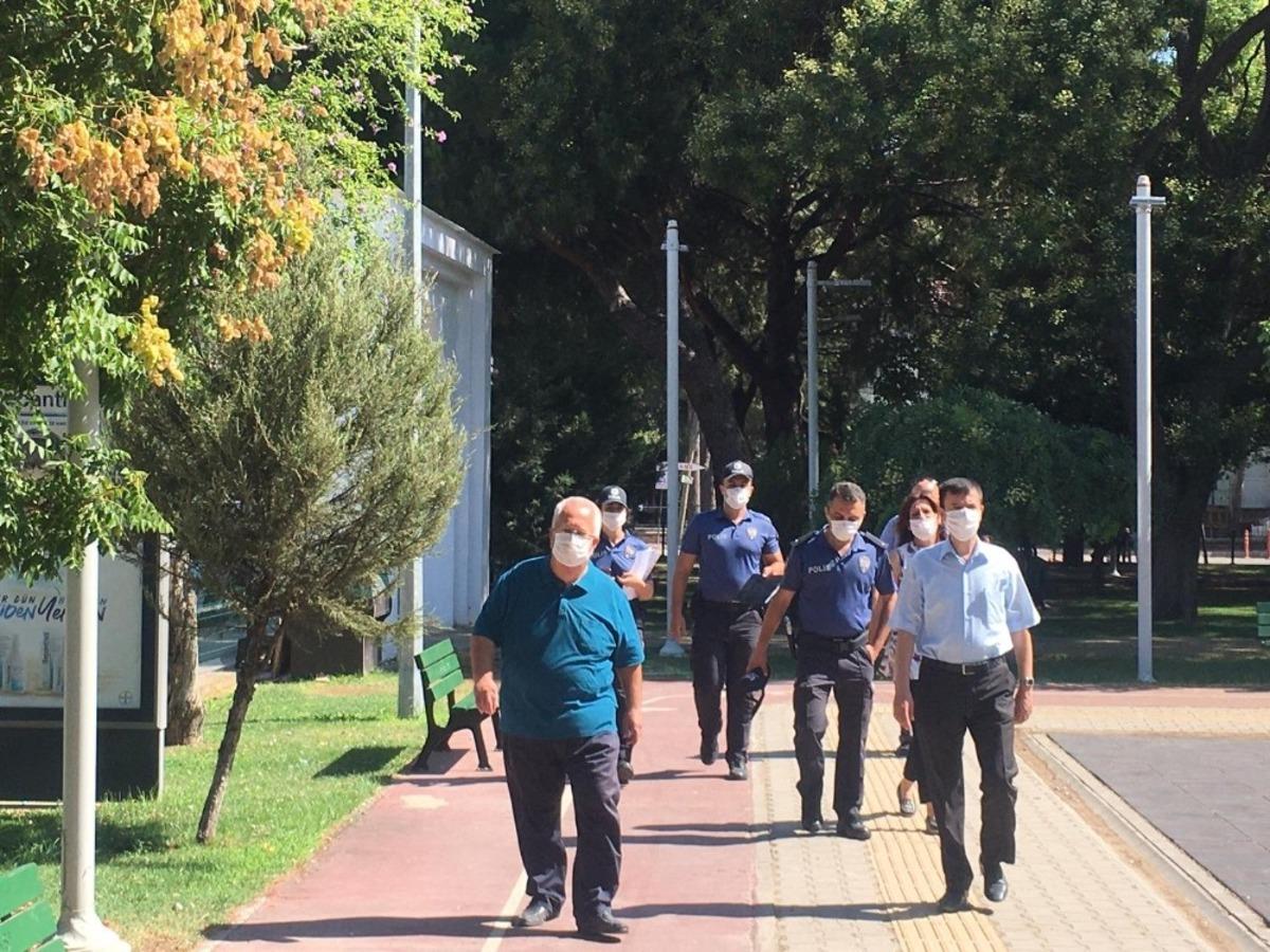 G&ouml;me&ccedil;&rsquo;de kaymakam ve belediye başkanından Covid 19  denetimi