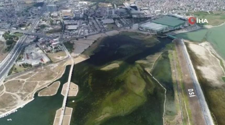 Büyükçekmece Gölü’nde korkutan görüntü! Su seviyesi yüzde 30 seviyelerine düştü