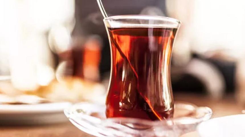 &Ccedil;ayı b&ouml;yle demlemiyorsanız yanlış yapıyorsunuz! Demlenirken 1-2 dakika...