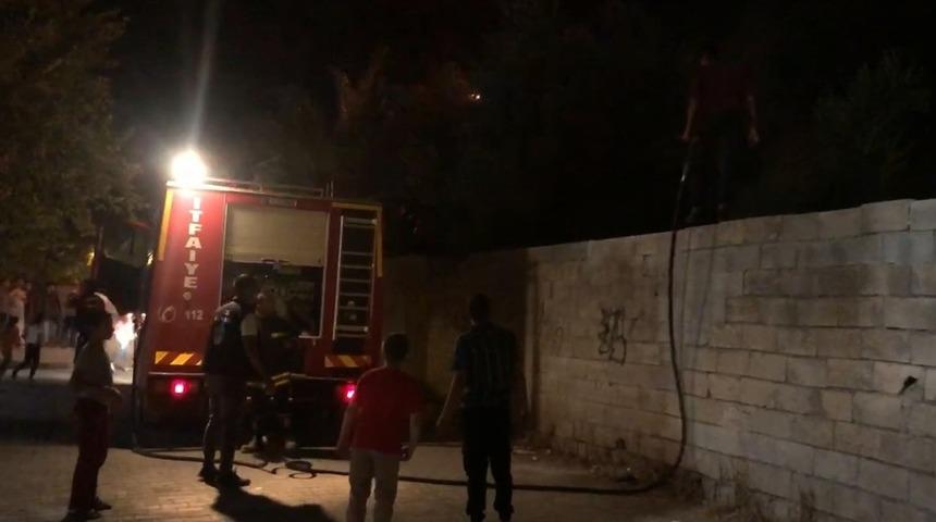 Metruk evdeki yangın söndürüldü