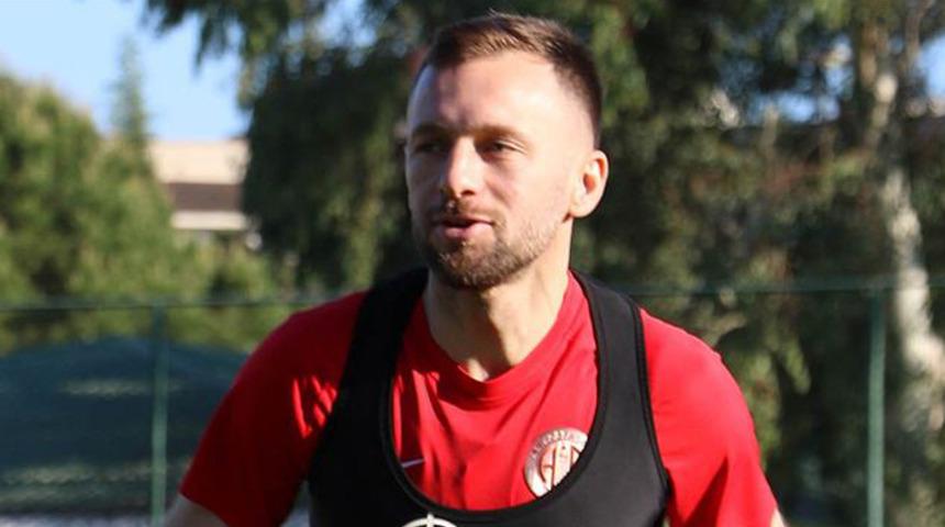 Hakan Özmert, toplamda 11 kart gördü