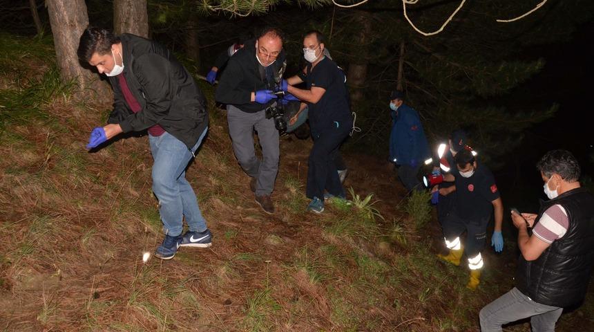 Define arayan arkadaşların &uuml;zerine yıldırım d&uuml;şt&uuml;: 1 &ouml;l&uuml;, 1 yaralı