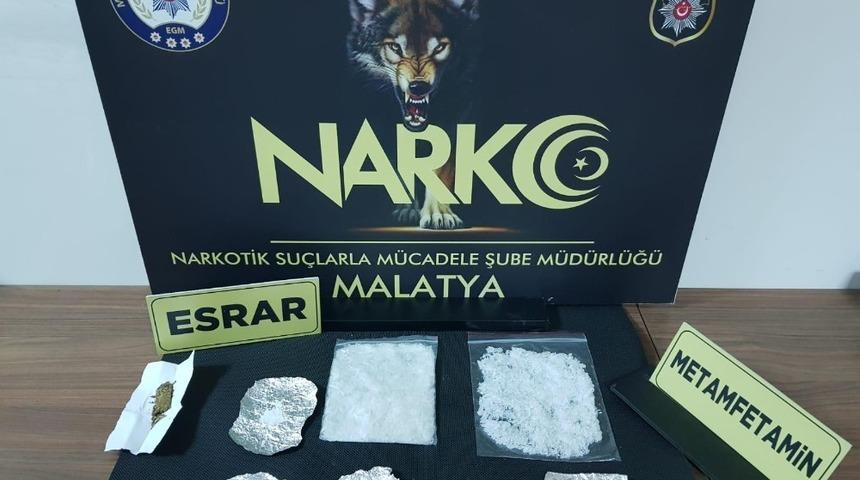 Uyuşturucuyla yakalanan sokak satıcısı tutuklandı