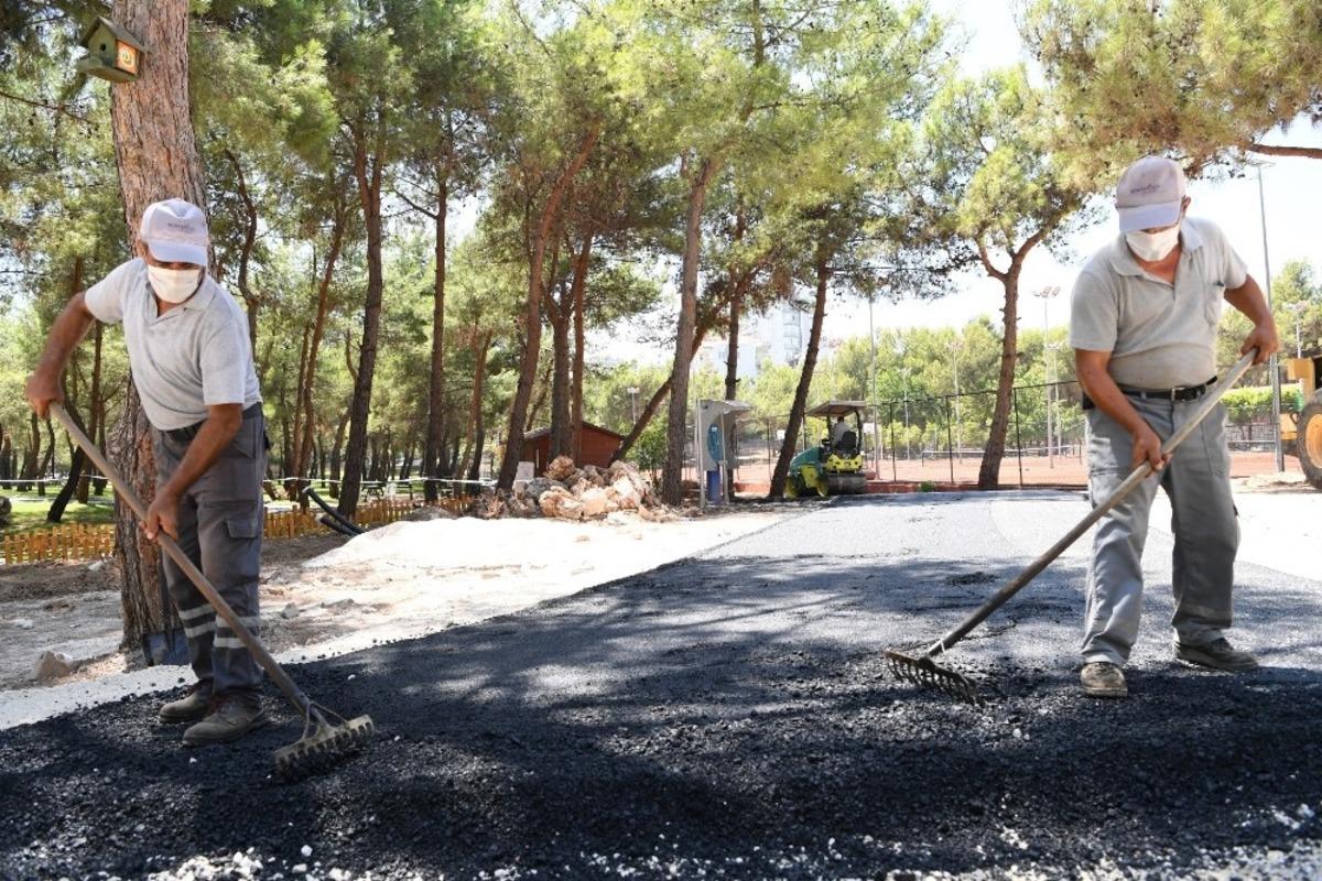 Hayat Park&rsquo;ın yollarına sıcak asfalt