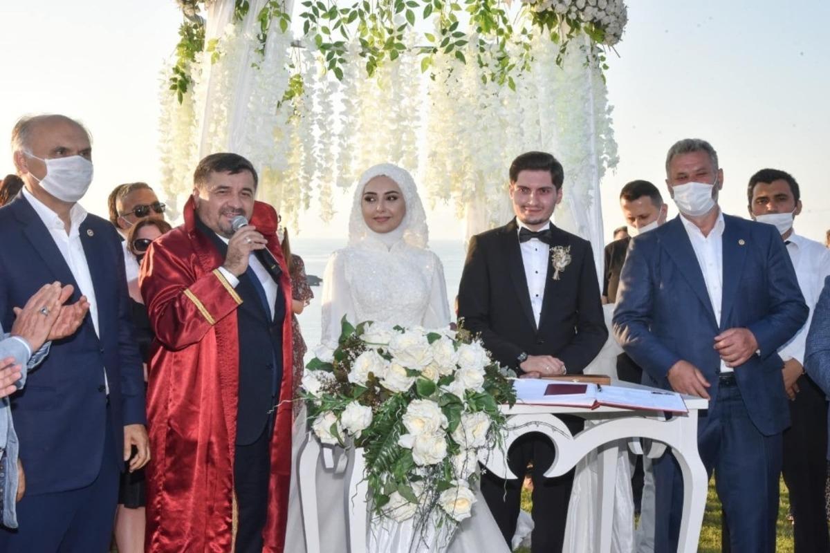 Belediye Başkanı oğlunun nikahını kıydı