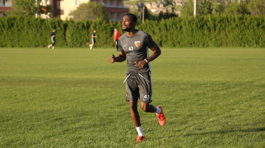 Galatasaray Bernard Mensah transferini bitiriyor