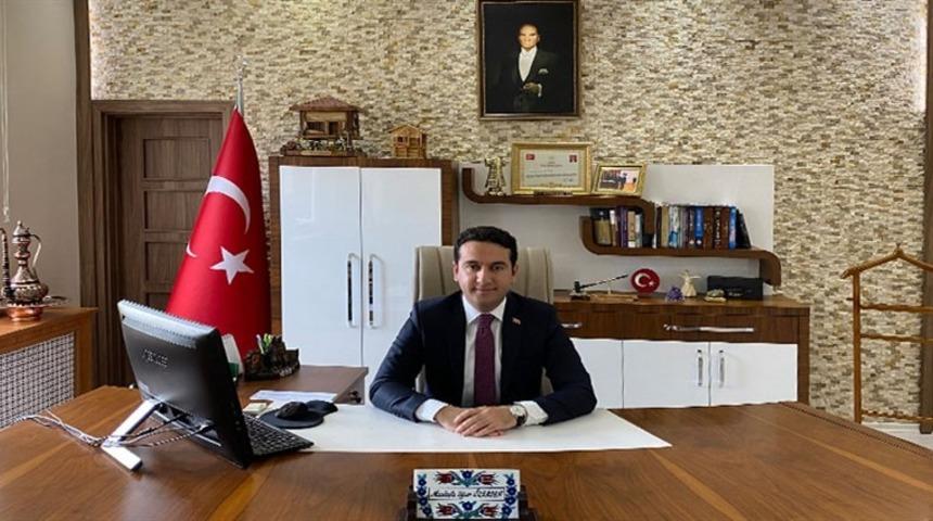 Arpa&ccedil;ay Kaymakamı &Ouml;zerden g&ouml;revine başladı