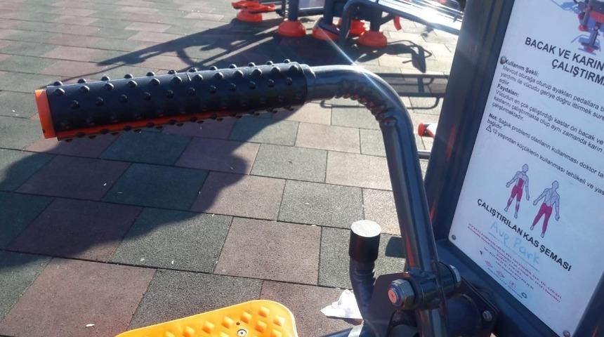 Spor i&ccedil;in geldi, spor aletlerini tamir etti