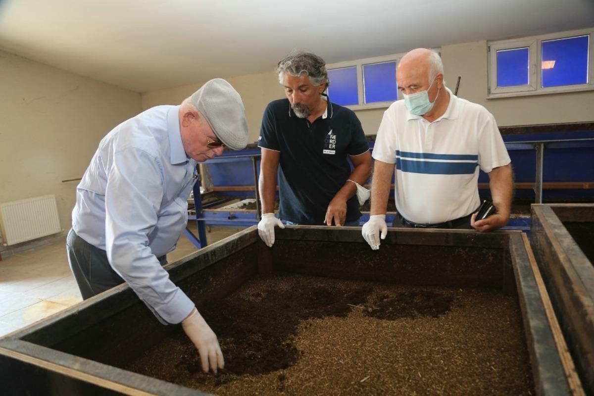 Kazım Kurt Solucan G&uuml;bresi &Uuml;retim Tesisini gezdi