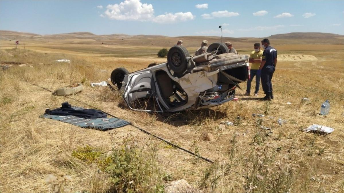 Trafik kazası 1 &ouml;l&uuml; 4 yaralı