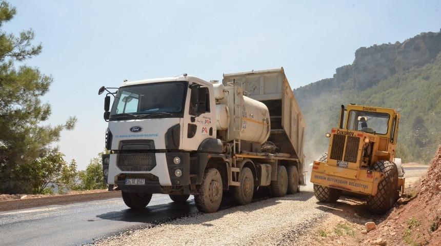 Tarsus’ta kırsal bölgelerde asfalt çalışmaları sürüyor