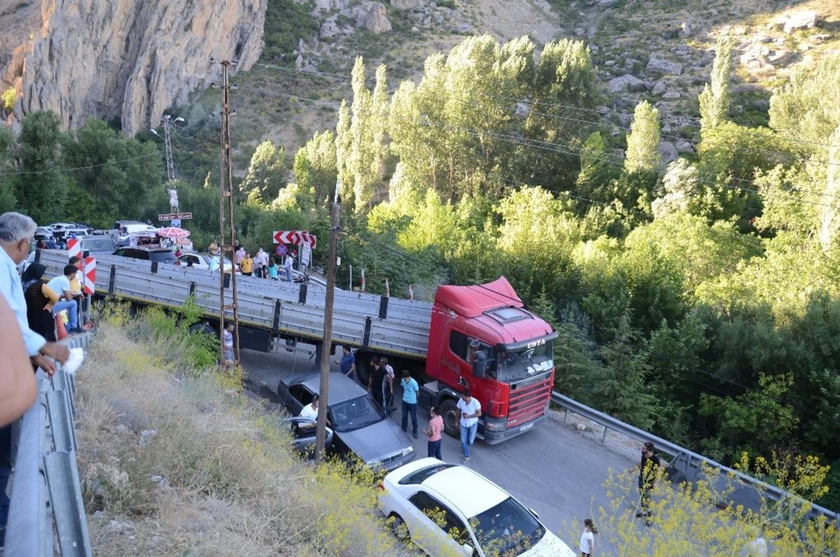 G&uuml;rpınar Şelalesi yolunda trafik &ccedil;ilesi