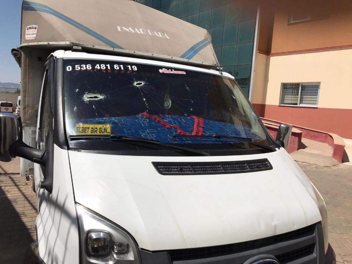 Seyir halindeki araca silahlı saldırı: 1 ağır yaralı