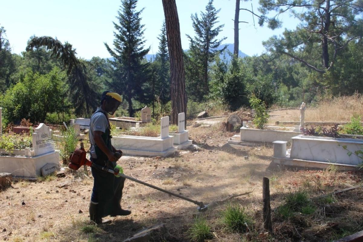 B&uuml;y&uuml;kşehir&rsquo;den il&ccedil;elerde mezarlık temizliği
