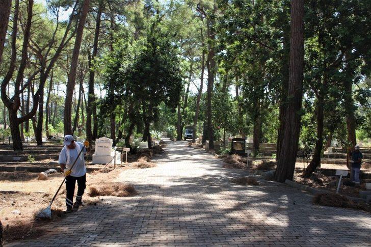 Büyükşehir’den ilçelerde mezarlık temizliği G3