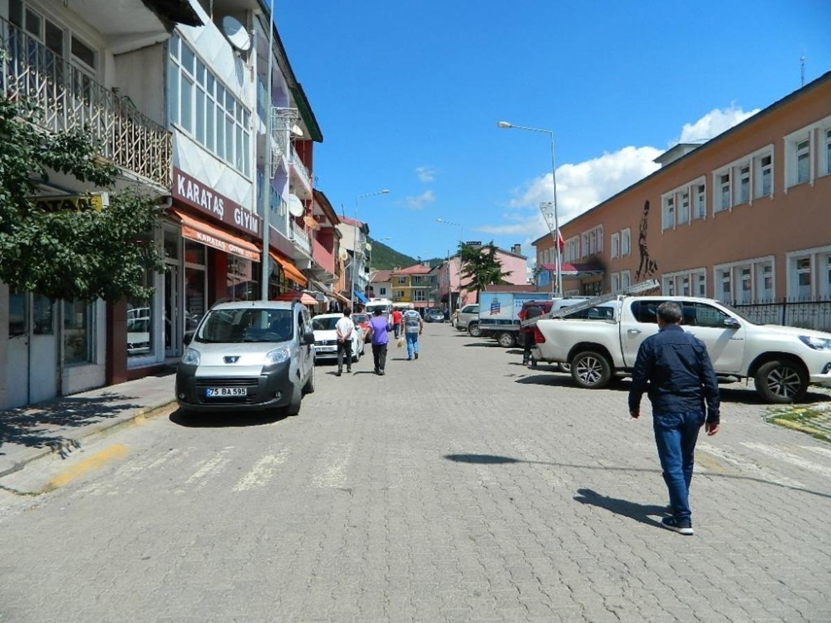 Posof&rsquo;ta maske ve sosyal mesafe kurallarına uymayan vatandaşlar tepki topluyor